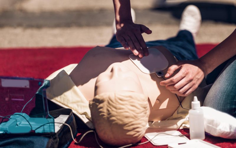 defibrillator-cpr-practice